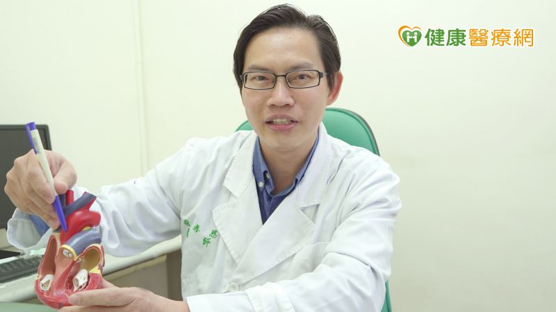 新竹臺大分院急重症醫學中心主任蔡孝恩表示，良好的瓣膜血液動力學可以減輕心臟負擔，也是選擇人工瓣膜的重要指標
