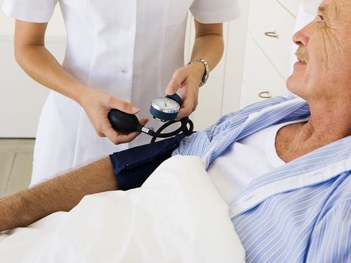 高血压头疼55岁挂什么科