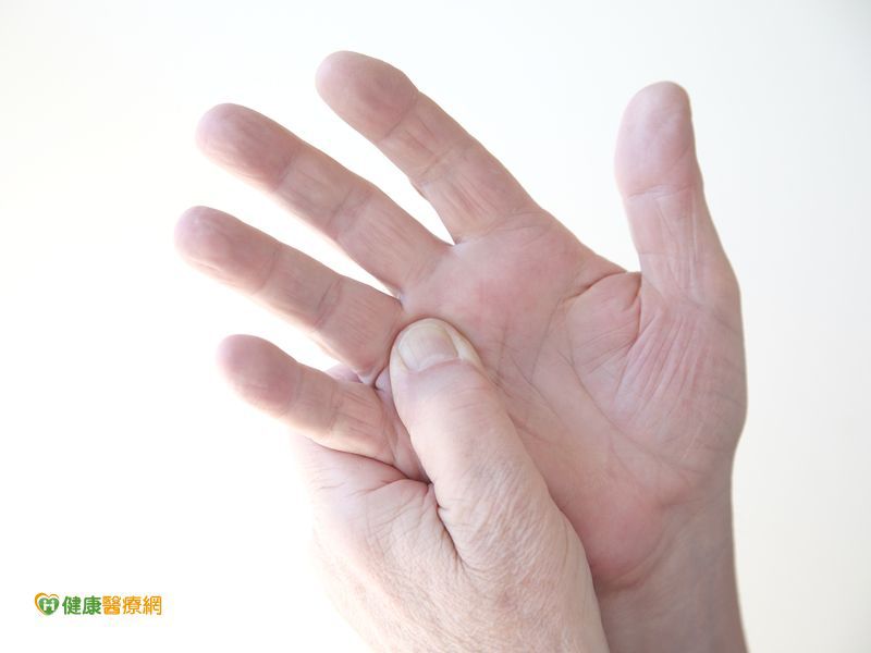 手指出現退化性關節炎 熱敷可緩解疼痛