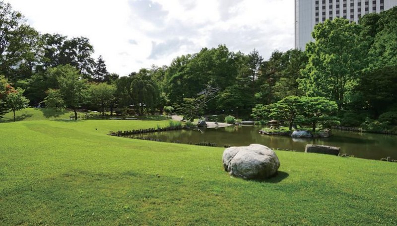 夏天的中島公園綠意盎然《追尋路面電車：遇見日本城市風景》時報出版