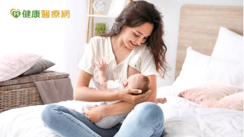 國民健康署吳昭軍署長表示，孕媽咪想要更容易成功哺餵母乳，就可選擇母嬰親善醫療院所，藉由孕產期3部曲服務，給媽媽和寶寶最好的幫助。