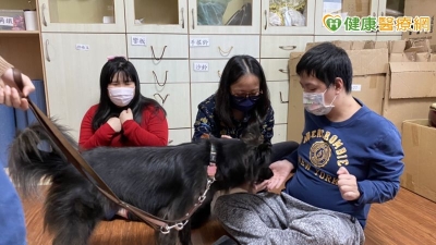 讓浪浪化身狗狗老師　帶星星兒走出心門