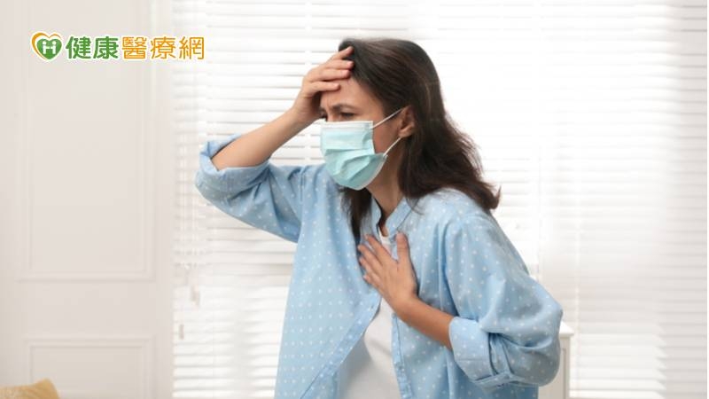 POTS的特點是當病患久站時會出現令人不適的症狀，如頭暈和心悸，這些症狀在醫學術語上稱之為直立不耐受。
