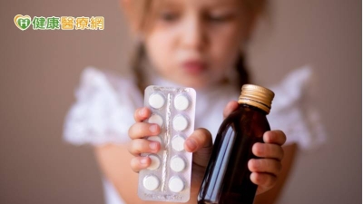 小孩不會吞藥，為何藥不能磨粉？　食藥署解答「用藥限制」