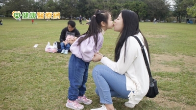 「孩子教養」讓台灣父母壓力大！　「１方式」增進親子關係