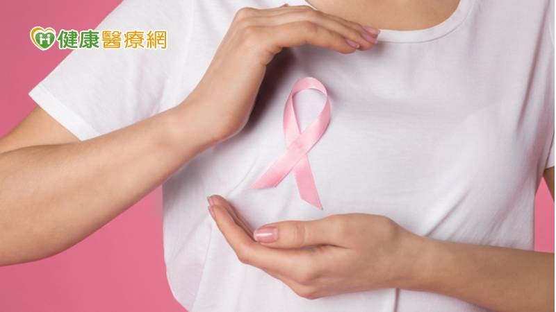 王志堂主任指出，目前磁振造影（MRI）已應用在乳癌檢測，因此怕痛又擔心輻射線暴露的民眾，可以利用MRI抓出乳房軟組織的病灶、早期發現具侵襲性的原位癌（如原位性乳管癌）及偵側多發性乳癌