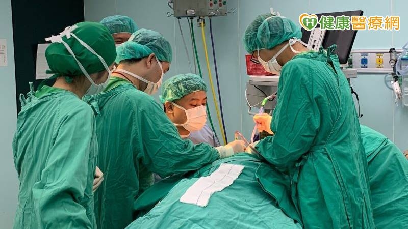 單顆脂肪瘤較為常見，多發生於四肢、背部等部位，僅少部分患者會因基因或體質因素長出多顆的脂肪瘤，又稱為多發性脂肪瘤。