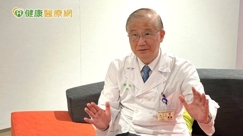 楊泮池博士表示，「等到發病再治療，完全治癒的機會低，病人會受苦，所有治療要『往前』，當你還沒發病，就要知道哪些病的風險高，以避免發病。」