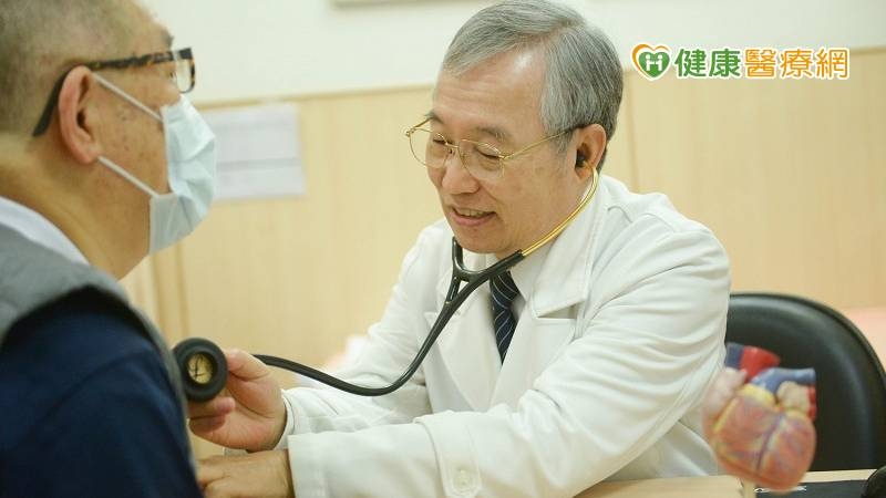 台北慈濟醫院心臟醫學中心張燕主任指出，腦部對缺氧的耐受力僅有4～6分鐘，這段時間即為黃金急救時間，超過之後便會造成不可逆的腦部損傷，輕者記憶力退化、反應遲鈍，重則變成植物人甚至腦死，缺氧時間越久，患者的存活率越低。