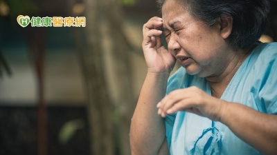 長者手無力、口齒不清是退化還是中風？　簡易4口訣即可知