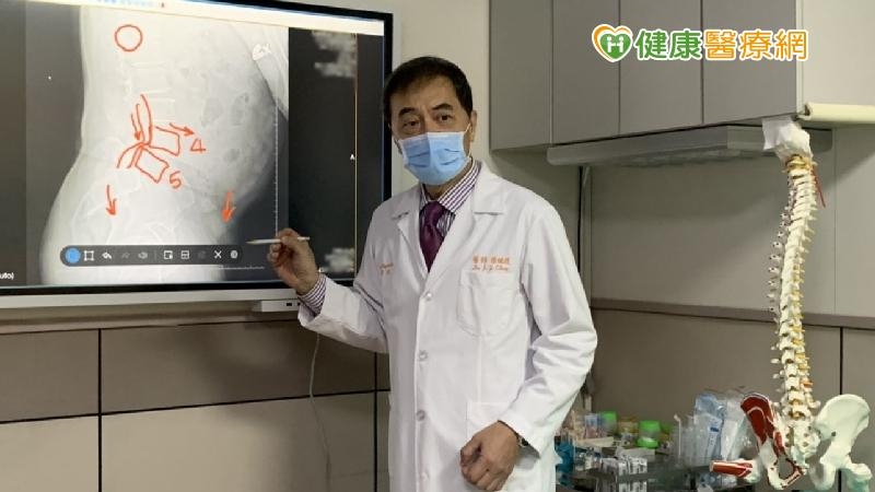 陳院長將門診的影像系統「放大」，讓年長患者可以看得清楚，並配置大型觸控螢幕以不同顏色及圖示，讓患者更清楚了解問題。同時也提供患者或家屬拍照、或將影像列印，避免在短時間內倉促決定治療方式，這些資訊也可提供患者到他院就醫。