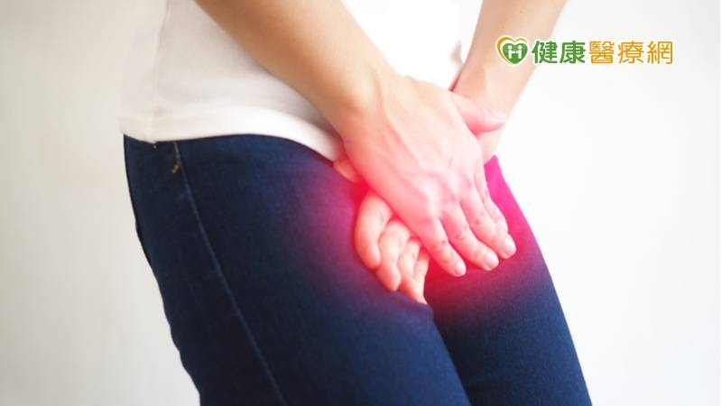陳殷正提醒，打完疫苗後要注意是否出現水腫、泡泡尿、血尿、血壓異常上升等4種症狀，有可能是少見的腎臟併發症。