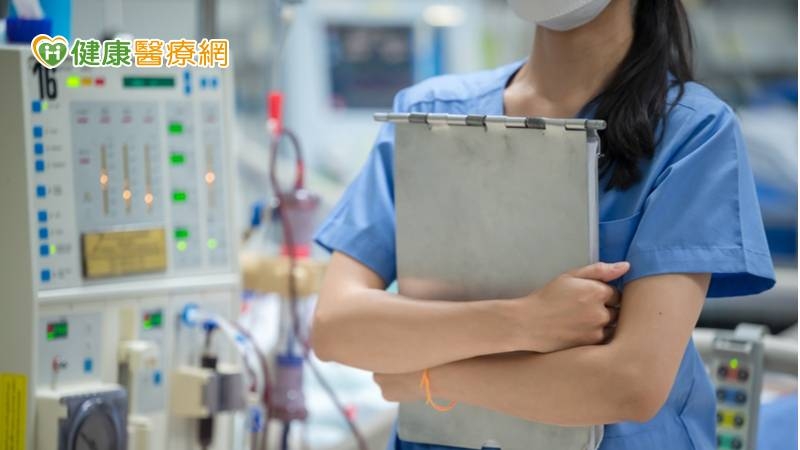 臺北醫學大學新國民醫院許永和院長表示，「血液透析資訊系統」可充分滿足護理人員之臨床照護需求，提供各項自動化服務與產出，包含：即時調閱醫囑及病歷、即時傳輸生理量測數值、自動轉錄腎臟醫學會要求之品質量表資料、評鑑報告產出等。