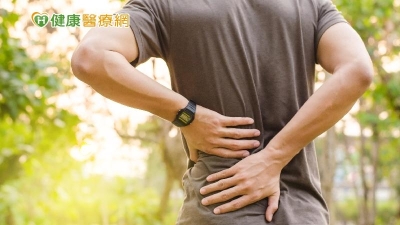 腰痠背痛跑去按摩沒效？看看這３種治療對症下藥