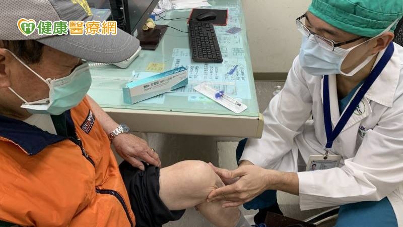 門諾醫院骨科醫師蔡傳恩表示，一旦發生退化性關節炎，適當的治療很重要，千萬不要覺得還可以忍耐就不就醫，否則嚴重惡化的結果，不僅影響生活品質，最後還得接受膝關節置換手術。