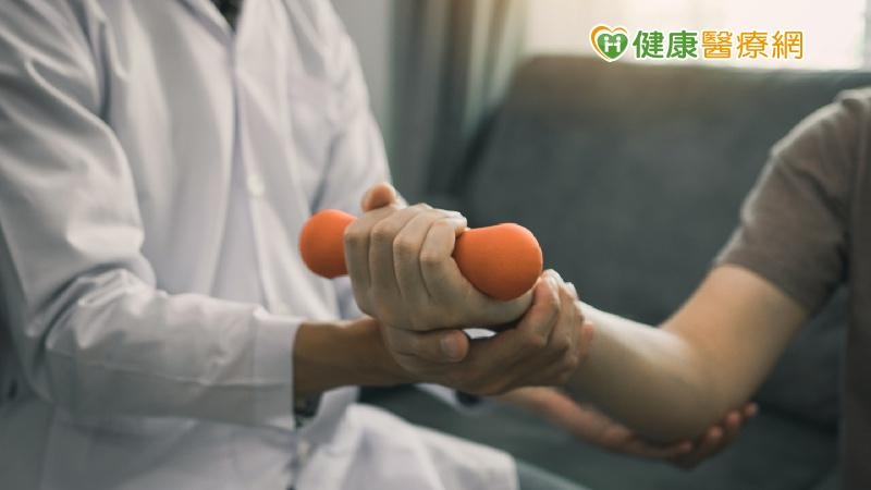 癌症患者適度運動，則有助於提升生活品質以及減緩治療中副作用帶來的不適，促進睡眠品質、降低疲勞及憂鬱，尤其在有專業人士指導下訓練，常常能帶來更好的效果。