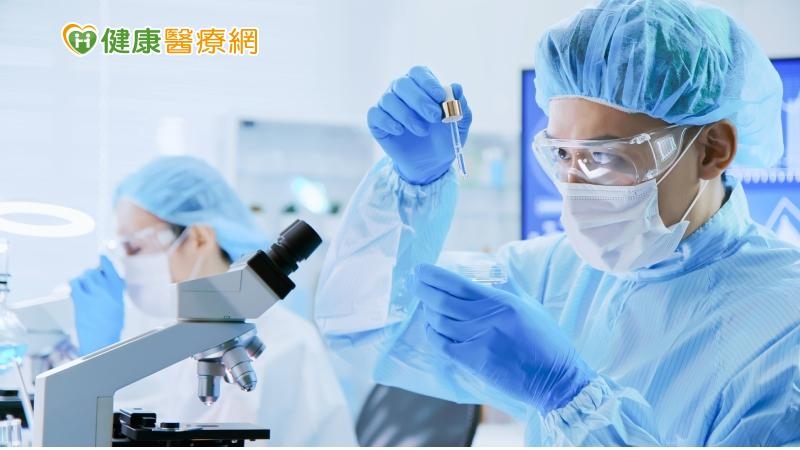 為了讓國人能夠盡早接受到生物製劑的治療，一月中，衛福部公告再生醫療三法草案，徵求各界意見，藥界團體原則上，支持此立法架構，在基本法之下，將技術服務與細胞治療製劑（視為藥品）分別納入管理。
