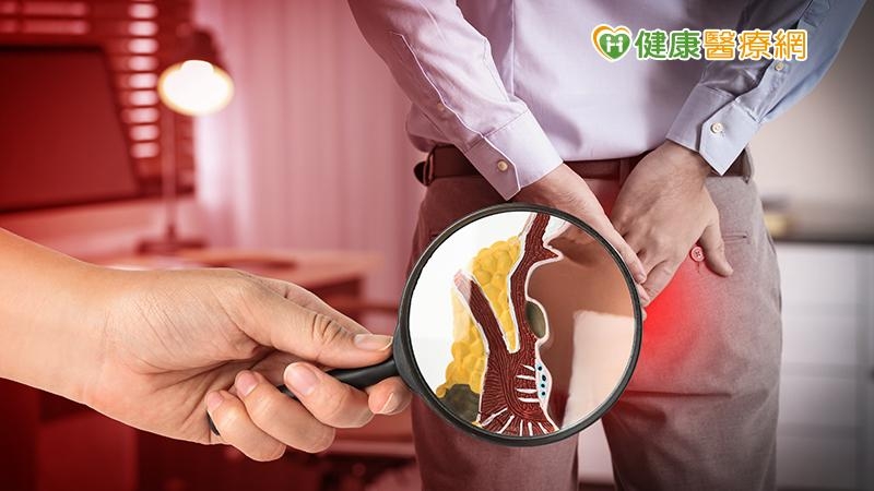 陳雨農表示，隨著年紀增長，肛門痔瘡結締組織慢慢退化無力，痔瘡就會慢慢膨出，加上任何會造成肛門壓力升高的狀況，痔瘡症狀就會出現，包含懷孕、便祕、長時間久坐、纖維攝取不足及經常搬運重物。