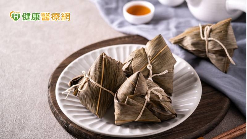 陳佳祺營養師建議，粽子一天最多吃一個，而且粽子單吃就美味，應減少調味料的攝取，並搭配一盤100克的青菜或當季的絲瓜湯、竹筍湯，不僅增加飽足感，也能避免腸胃道不適，營養均衡。