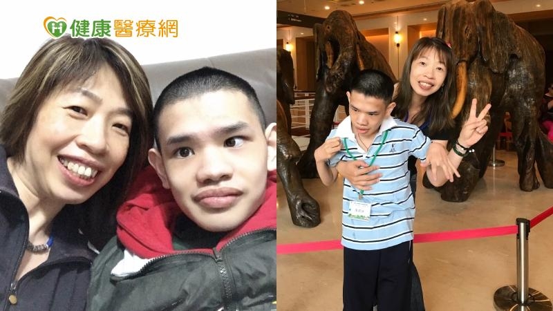 蔡文錦的兒子──小祥（化名），罹患罕見的「雷特氏症」，是一種基因突變導致神經系統發展異常的罕病，發生率僅萬分之一，且男性出生後約6-18個月內就會夭折，但小祥是國際上第12例順利存活下來的男性患者。