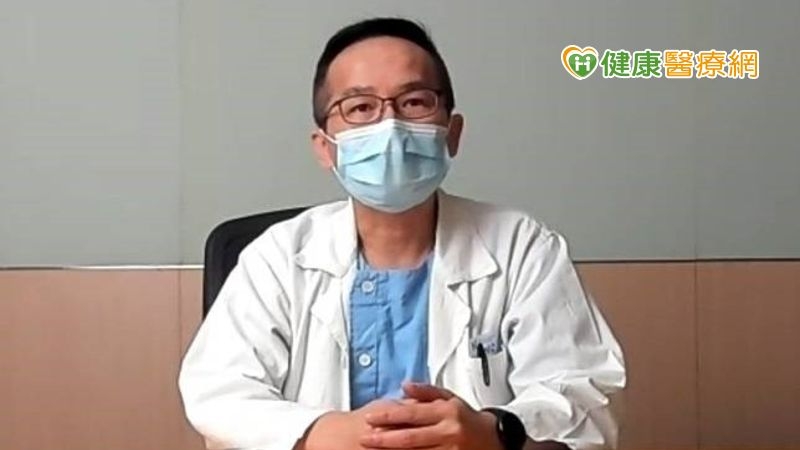 曾德賢醫師表示港人使用抗病毒口服藥副作用輕微，均能有效預防用藥者演變成重症，並降低死亡率。圖片來源東方日報