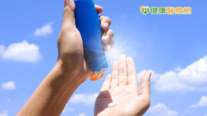 很多愛美的女性同胞買了各式各樣的保養品來保養肌膚，卻常常忽略了防曬才是停止皮膚老化巨輪轉動的鑰匙。