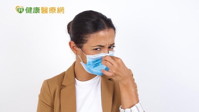 長期「戴口罩」造成口臭問題？牙醫師：多喝水！增加唾液分泌