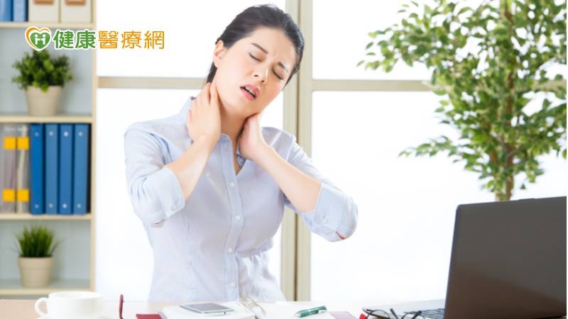 3C科技時代越來越多低頭族，若是發現脖子疼痛、手麻等症狀久久未癒，而且範圍有變大的現象，則要注意是否有其他脊椎或神經方面的問題，務必盡快就醫檢查。