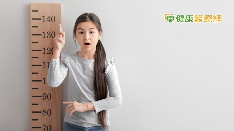 楊晨醫師指出，透納氏症候群是女性的X染色體出了問題，可能是部分或全部缺損