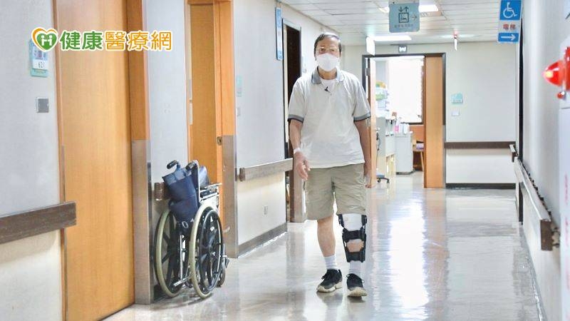 蔡繼光導演原本以為要在病床上躺個幾天，沒想到術後隔日就可以下床走動，讓他對手術成果很滿意。