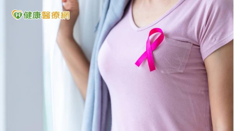 婦罹乳癌延後治療兩年　再次就醫乳房鈣化點已如大雪