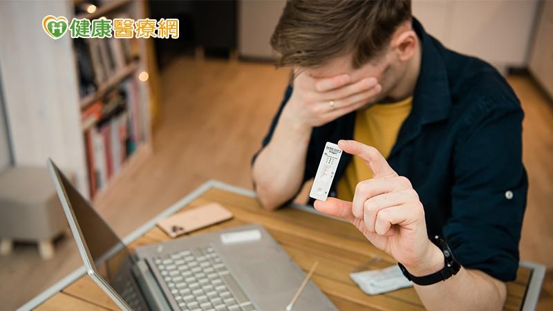 劉文琪主任表示，若民眾線上與醫師達成共識，可於看診24小時後至「健保快易通APP」查詢判定結果。