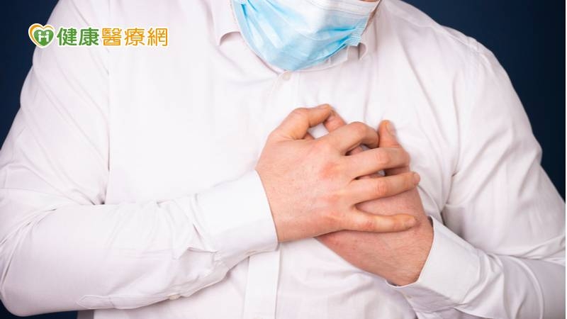 國民健康署吳昭軍署長提醒，有心血管疾病病史者，疫情期間更要提高對心血管疾病的警覺性，並留意身體的狀況，定期返回醫院追蹤檢查，才能早期發現異常，早期治療。