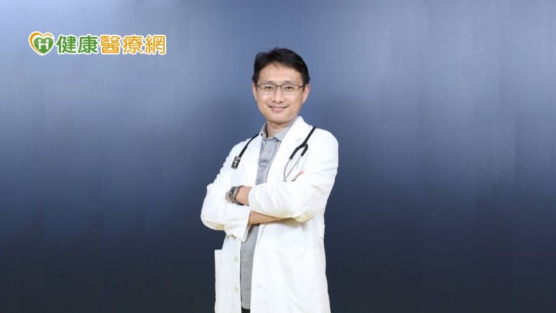 蔡明龍醫師呼籲民眾，若出現腳痛、發黑可能是下肢血管阻塞，要盡快就醫，千萬別延誤了治療黃金期。