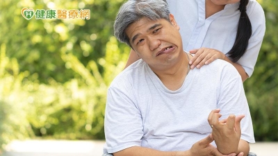 45歲以下「中風」人數逐年上升！醫師：3大警訊快檢查