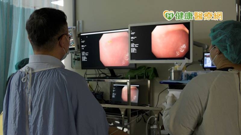 透過換水大腸鏡搭配AI輔助，可提升近10%息肉發現率，有助於降低大腸癌發生，息肉偵測率已可達到98%。