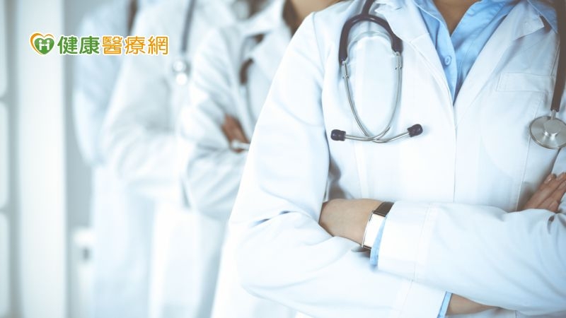 高雄長庚醫院參加了政府跨部門「健康大數據永續平台」計畫，聚焦於肝細胞癌精準醫療策略和預後評估整合平台，建構臨床資料庫、基因體學、影像體學和病理體學資訊網絡