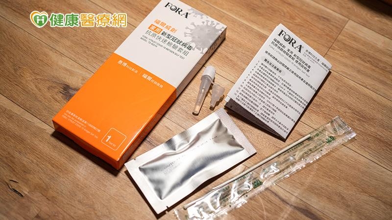 陳時中也提醒，領取對象為民國2016年1月1日（含）以後出生孩童，家長出門前要注意日期免得白跑一趟。