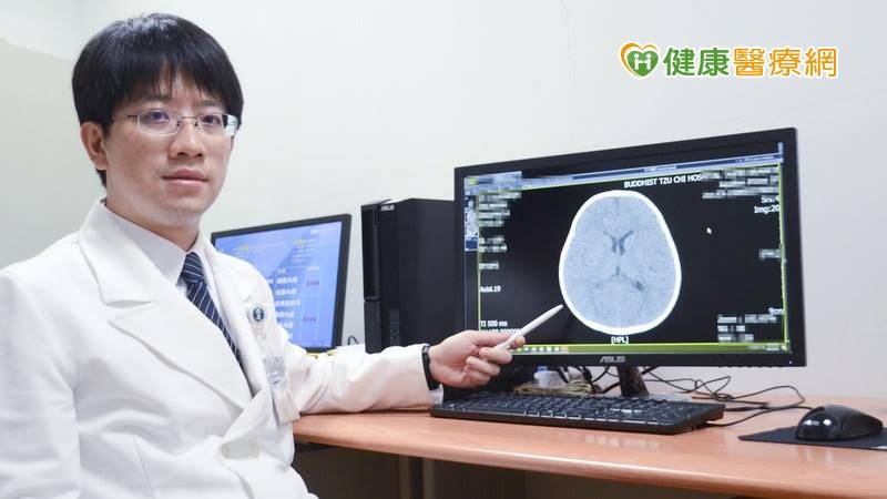王緒斌醫師指出，由於幼童腦部發育尚未完整，使得病毒容易入侵腦部，或是病毒造成身體的免疫反應過於強大，被感染以後身體造成的防疫機制，連腦部神經細胞都受到傷害，因此一旦高燒合併意識狀況改變、痙攣嘔吐就要小心腦炎。