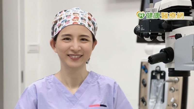 醫師表示，白內障即爲水晶體變得混濁，產生的主要症狀有視力模糊，看東西變黃、變暗，影像扭曲變形甚至產生雙影的現象。