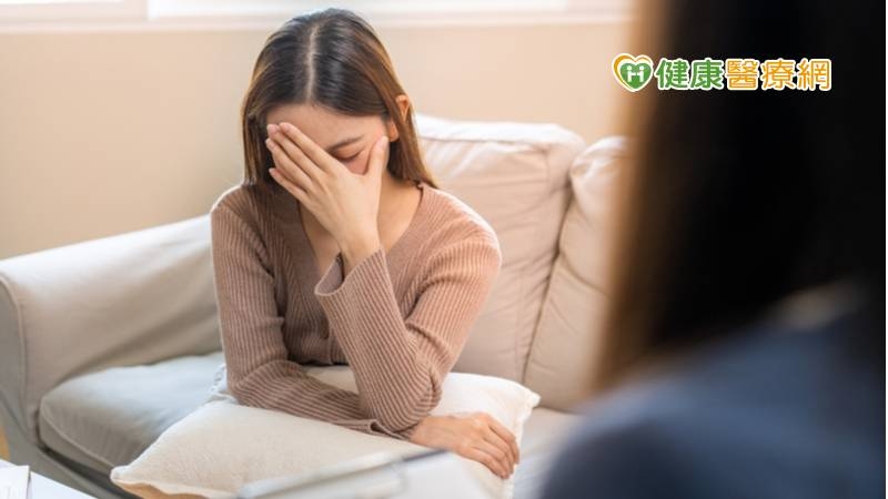 健保治療費在精神醫療治療項目的給付相對較低，導致精神醫療資源相對地發展不足，加上社會文化對精神疾患的負面標記仍強烈，建議可加強社群對精神疾患的去汙名化、系統性地改善健保對精神醫療資源分配。
