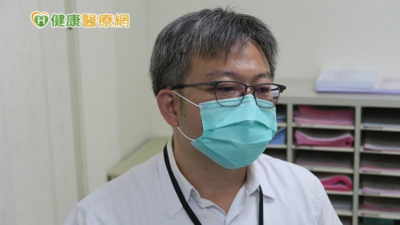 林聿騰建議，可以在窗戶上安裝抽風機，將染疫者所處室內氣體往外抽，引導通風。