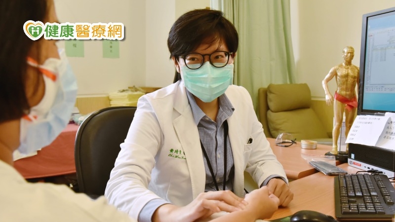 黃琦雯醫師建議可以飲用含有桑葉、菊花、麥門冬的夏郁茶作日常保健