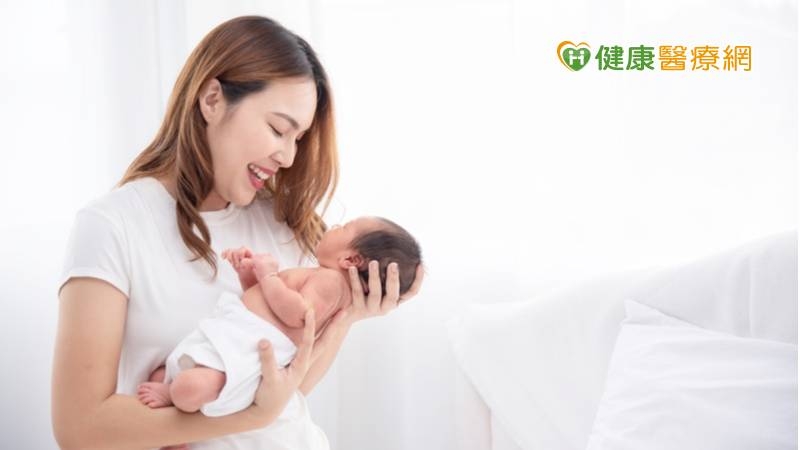 中國醫藥大學兒童醫院特別為懷孕中婦女，以及新生兒家庭規劃專屬的「黃金寶寶專案」，透過專責醫師的悉心照顧，掌握母體數據，提醒新手媽媽如何預防孩子過敏及新生兒疾病，共同為每個寶貝孩子的成長里程碑把關。