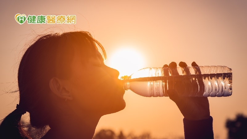 流汗流太多傷身？　正確補水不能只靠水！