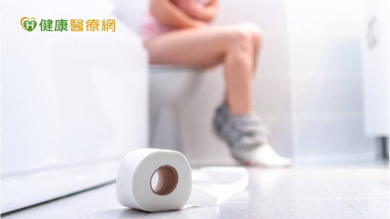 臺灣研究發現間質性膀胱炎盛行率為10萬分之18，女性為男性的4倍，且隨年齡增加而增多。發病原因與反覆膀胱發炎、情緒、壓力、導致膀胱黏膜受損有關。