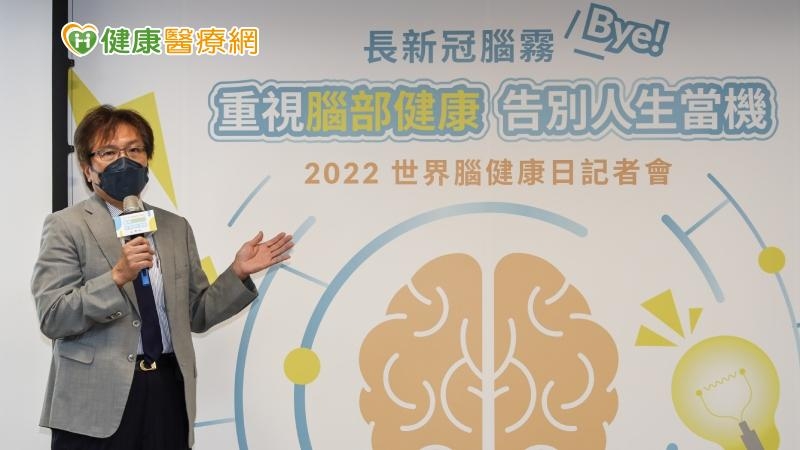 胡朝榮表示，腦部神經症狀的發生機率與患者本身健康狀況、免疫能力有關，如果患者因染疫而免疫力急遽下降，會更容易合併神經系統併發症，不僅導致腦部神經症狀產生，更可能間接影響全身。