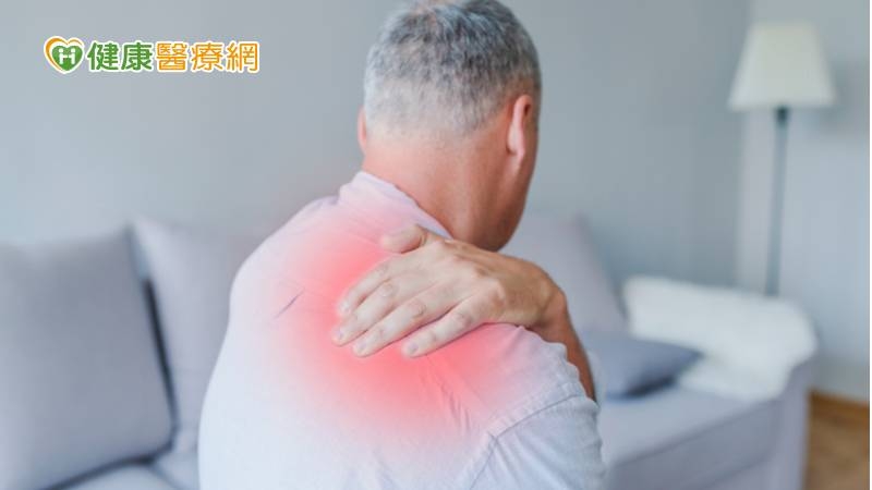 許多退化性關節炎的患者透過接受微細動脈栓塞止痛術搭配復健與改變生活型態