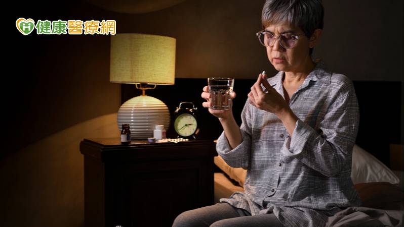 失眠原因多元，除了應尋找原因及改變生活習慣外，也可透過醫師診治後開立安眠藥。