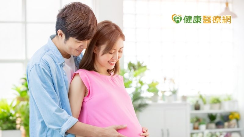 台灣婦產科醫學會於今年母親節時推出「孕期神隊友」社群活動，合作80多間線下婦產科院所，共吸引超過600位準爸爸參加陪同產檢分享育兒經驗，活動為準爸爸們提供互相交流、學習的地方。